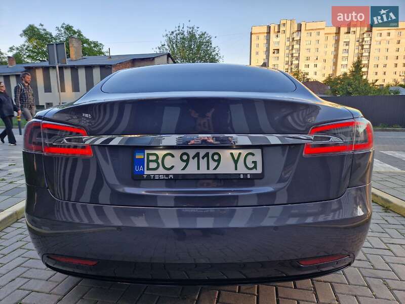 Лифтбек Tesla Model S 2018 в Львове