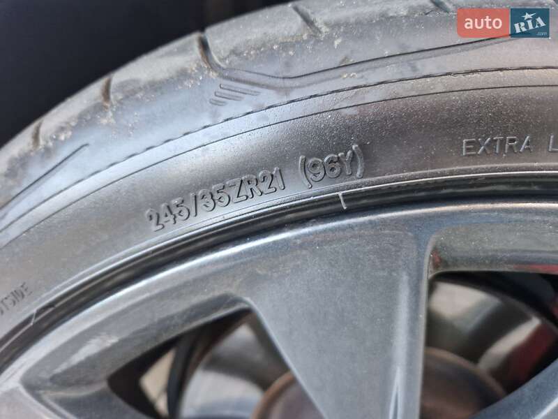 Лифтбек Tesla Model S 2018 в Львове