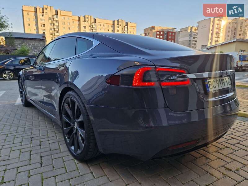 Лифтбек Tesla Model S 2018 в Львове