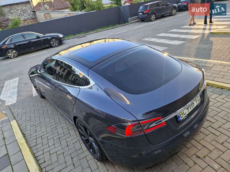 Лифтбек Tesla Model S 2018 в Львове