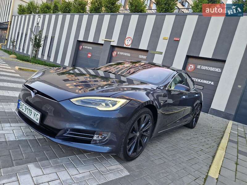 Лифтбек Tesla Model S 2018 в Львове