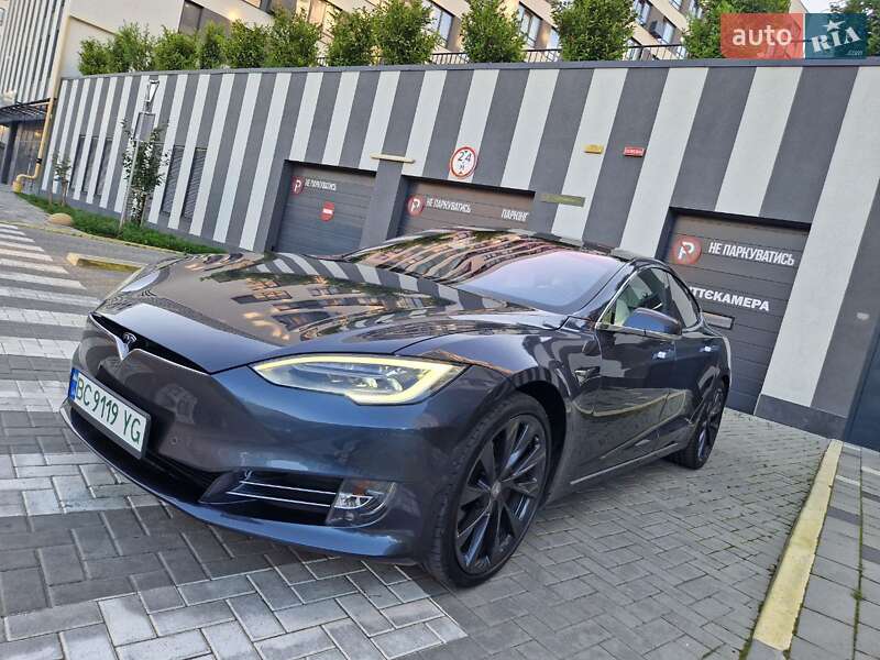 Лифтбек Tesla Model S 2018 в Львове