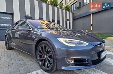 Лифтбек Tesla Model S 2018 в Львове