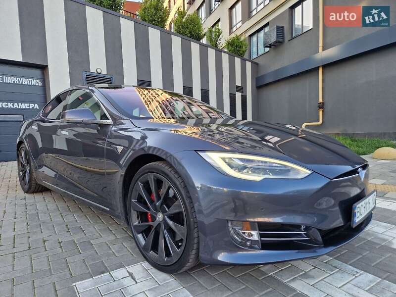 Лифтбек Tesla Model S 2018 в Львове