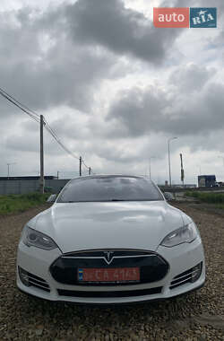 Лифтбек Tesla Model S 2015 в 