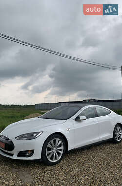 Лифтбек Tesla Model S 2015 в 