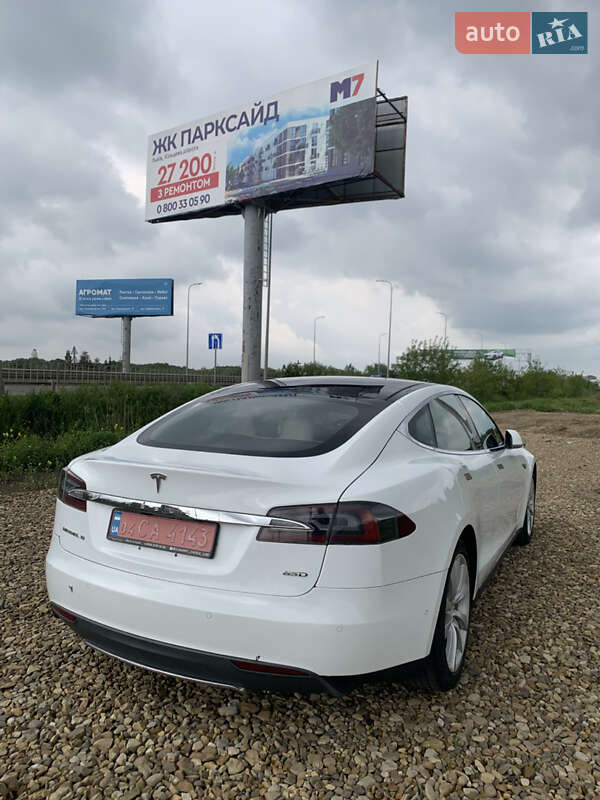 Лифтбек Tesla Model S 2015 в Львове