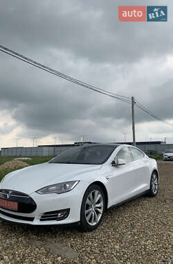 Лифтбек Tesla Model S 2015 в 