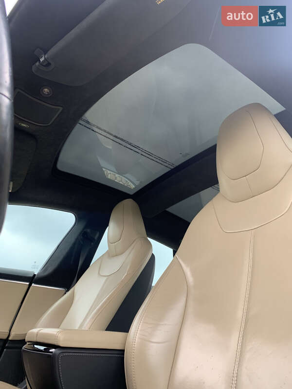 Лифтбек Tesla Model S 2015 в Львове