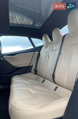 Лифтбек Tesla Model S 2015 в 