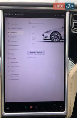 Лифтбек Tesla Model S 2015 в 