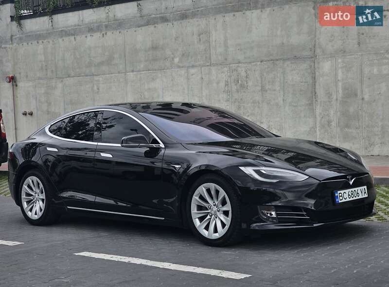 Лифтбек Tesla Model S 2017 в 