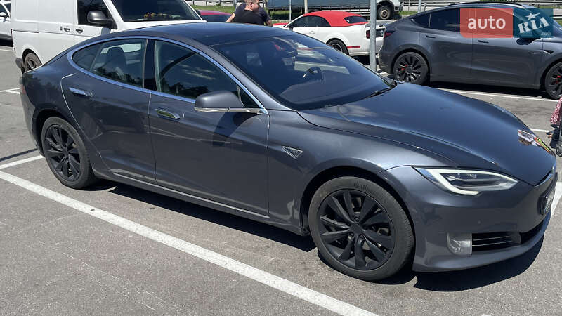 Ліфтбек Tesla Model S 2016 в Києві