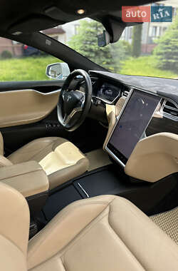 Лифтбек Tesla Model S 2016 в 