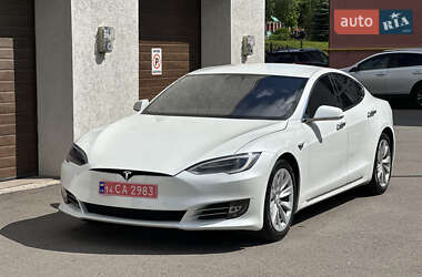 Лифтбек Tesla Model S 2016 в 