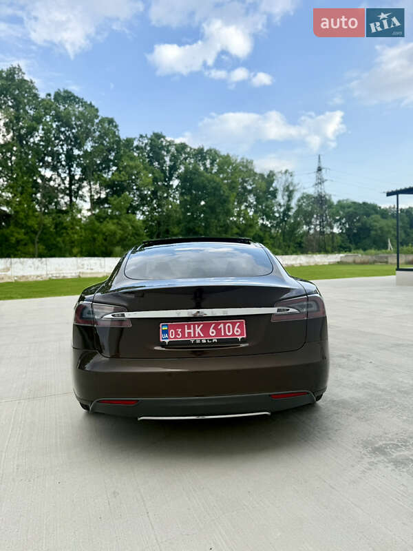 Лифтбек Tesla Model S 2014 в Луцке