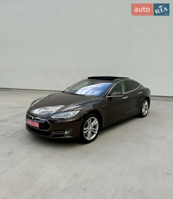 Лифтбек Tesla Model S 2014 в Луцке