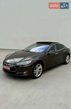 Лифтбек Tesla Model S 2014 в 