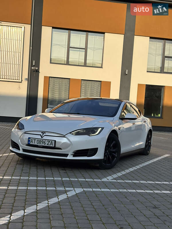 Лифтбек Tesla Model S 2013 в Коломые
