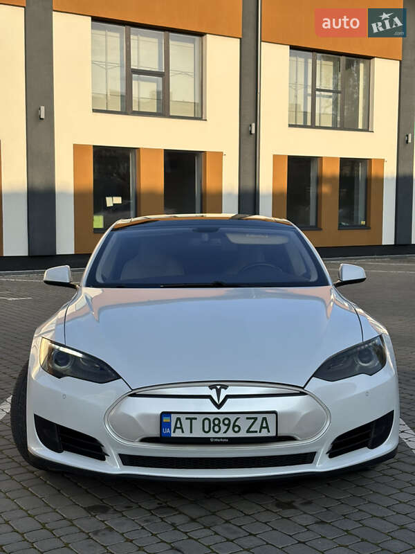 Лифтбек Tesla Model S 2013 в Коломые