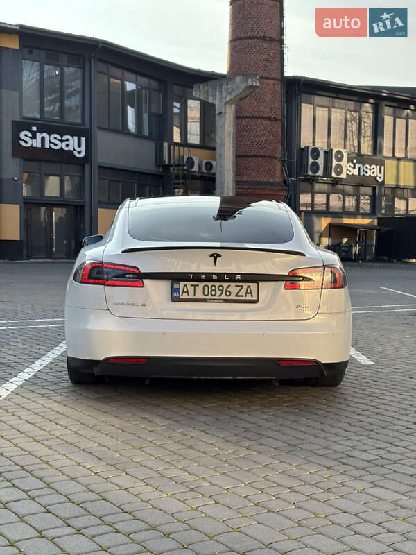 Лифтбек Tesla Model S 2013 в Коломые