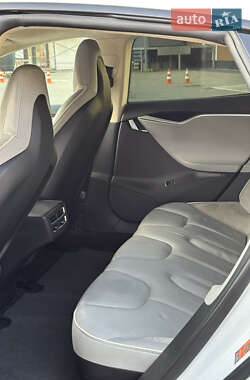 Лифтбек Tesla Model S 2013 в 