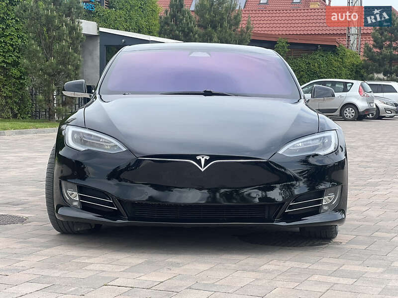 Лифтбек Tesla Model S 2019 в Ивано-Франковске