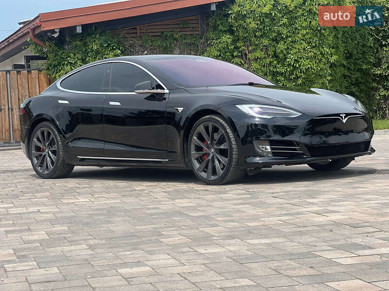 Лифтбек Tesla Model S 2019 в Ивано-Франковске