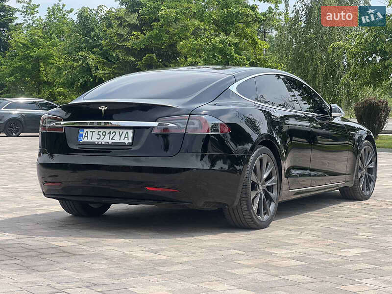 Лифтбек Tesla Model S 2019 в Ивано-Франковске