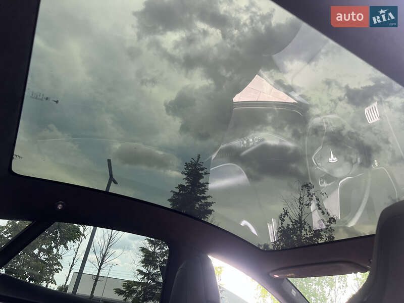Лифтбек Tesla Model S 2019 в Ивано-Франковске