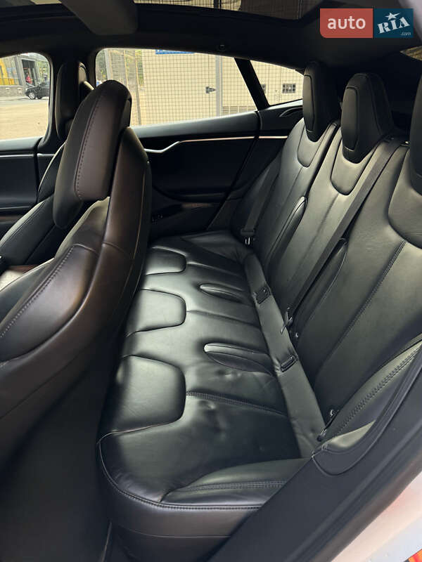 Лифтбек Tesla Model S 2017 в Киеве фото 9 Лифтбек Tesla Model S 2017 в Киеве