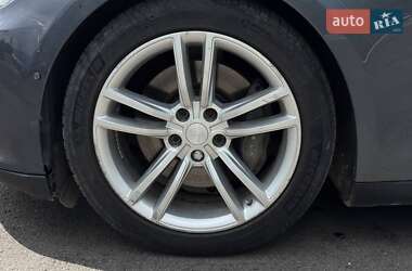 Лифтбек Tesla Model S 2013 в 