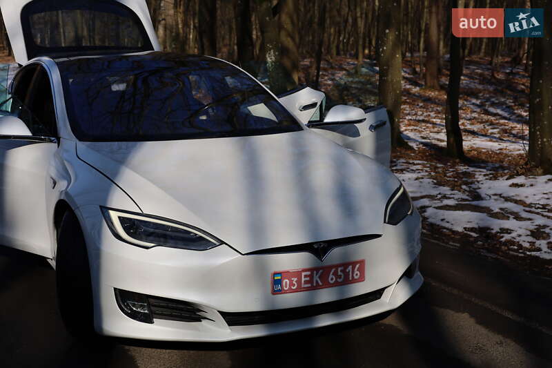 Ліфтбек Tesla Model S 2016 в Луцьку