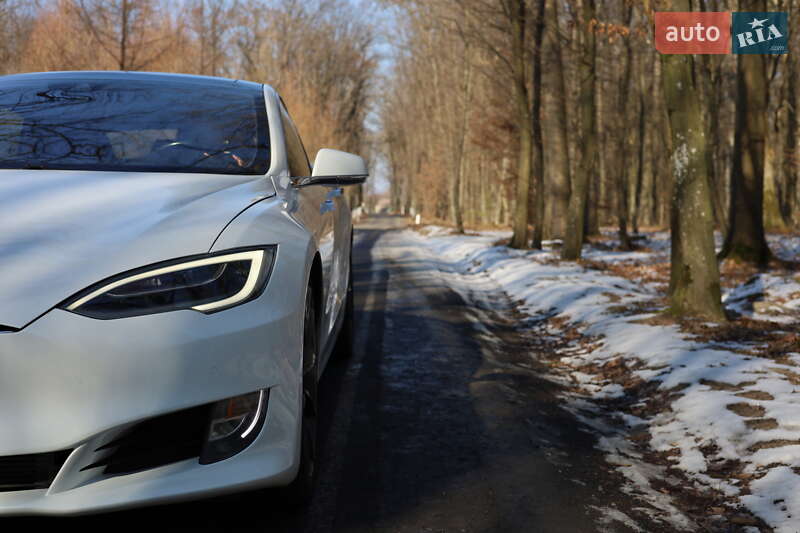 Ліфтбек Tesla Model S 2016 в Луцьку