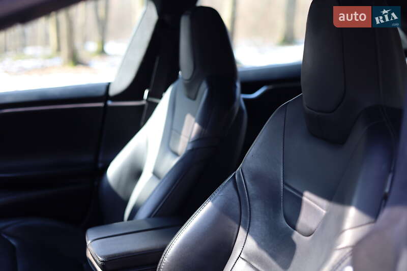 Ліфтбек Tesla Model S 2016 в Луцьку