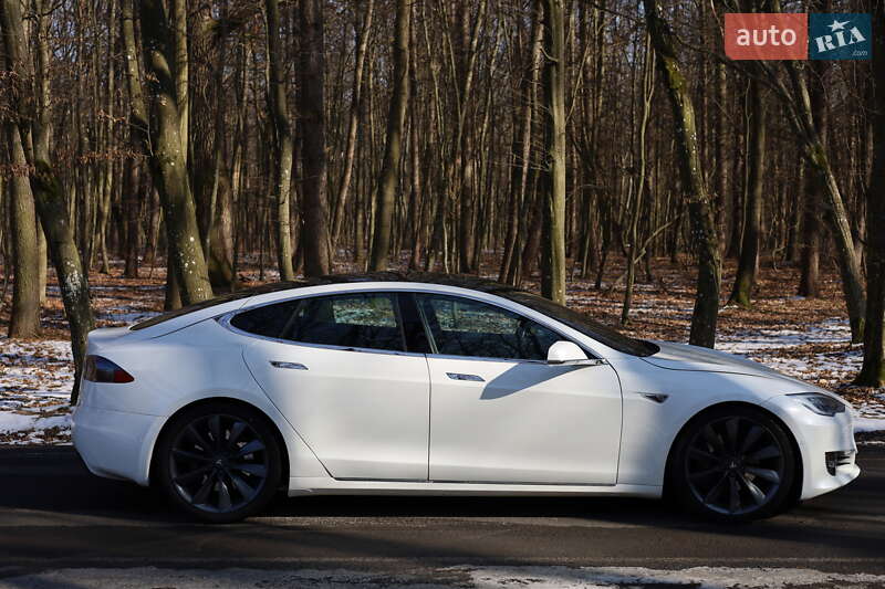 Ліфтбек Tesla Model S 2016 в Луцьку
