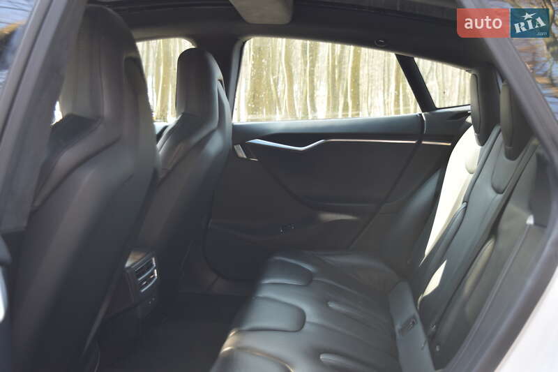 Ліфтбек Tesla Model S 2016 в Луцьку