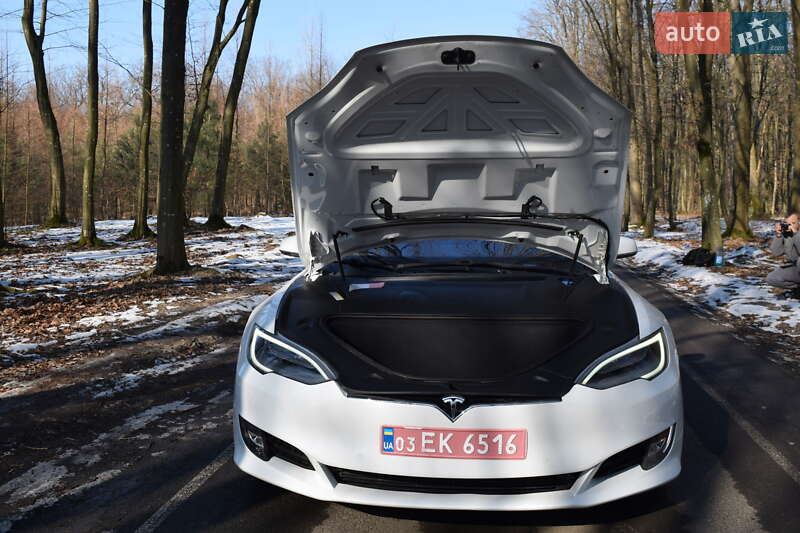 Ліфтбек Tesla Model S 2016 в Луцьку