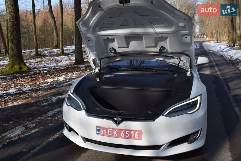 Ліфтбек Tesla Model S 2016 в Луцьку