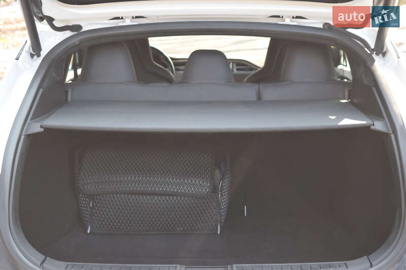 Ліфтбек Tesla Model S 2016 в Луцьку