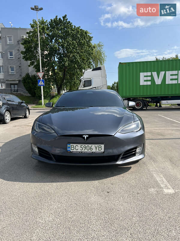 Лифтбек Tesla Model S 2019 в 