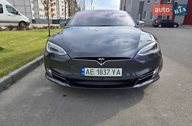 Лифтбек Tesla Model S 2019 в 