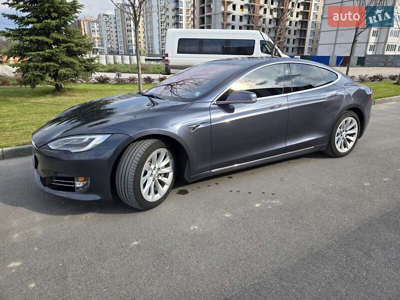 Лифтбек Tesla Model S 2019 в Днепре