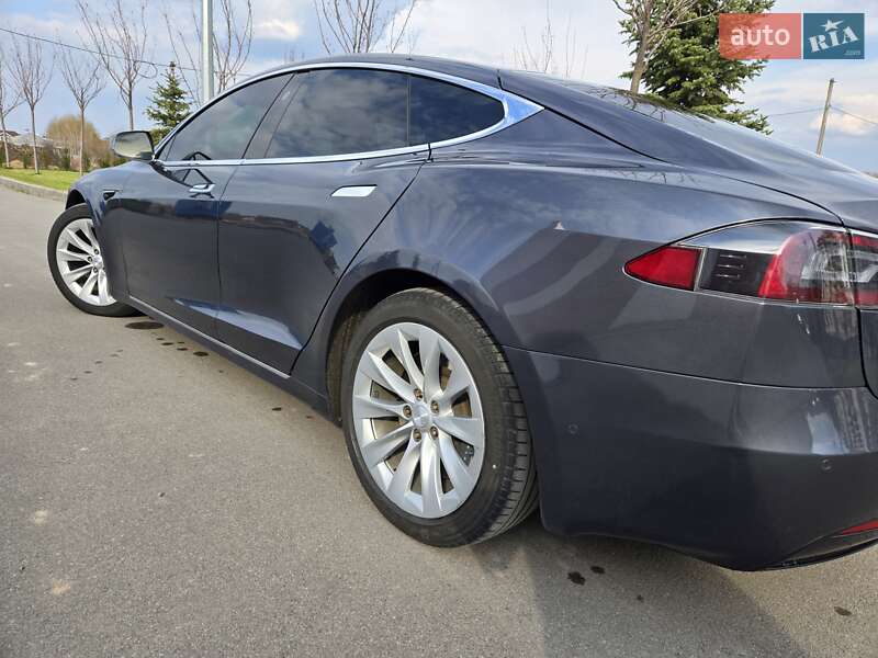 Лифтбек Tesla Model S 2019 в Днепре