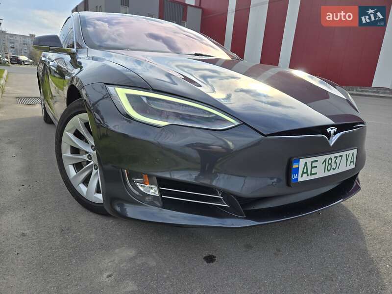 Лифтбек Tesla Model S 2019 в Днепре