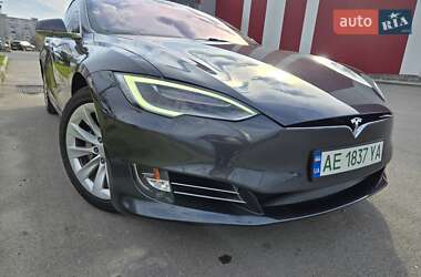 Лифтбек Tesla Model S 2019 в 