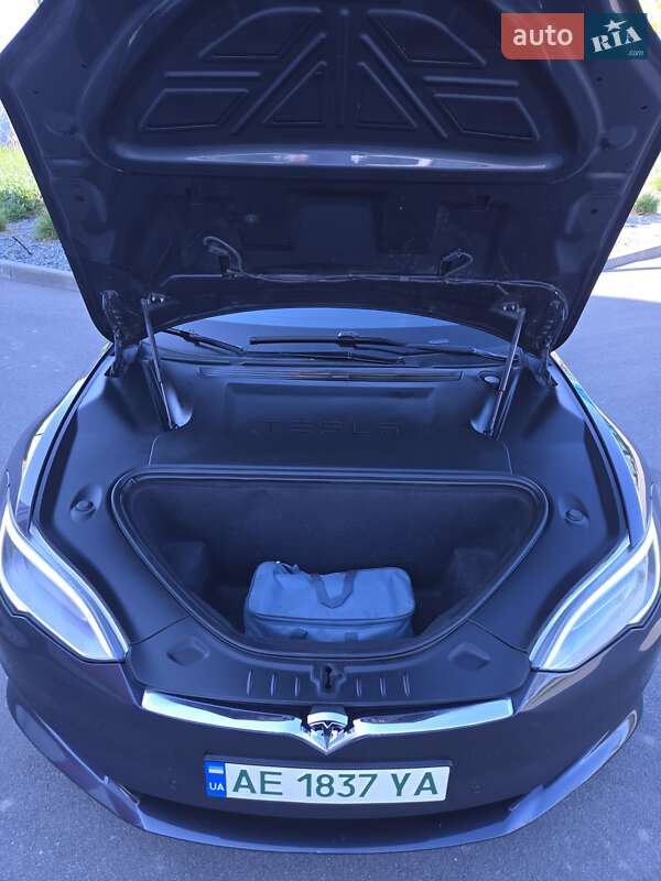 Лифтбек Tesla Model S 2019 в Днепре