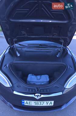 Лифтбек Tesla Model S 2019 в 