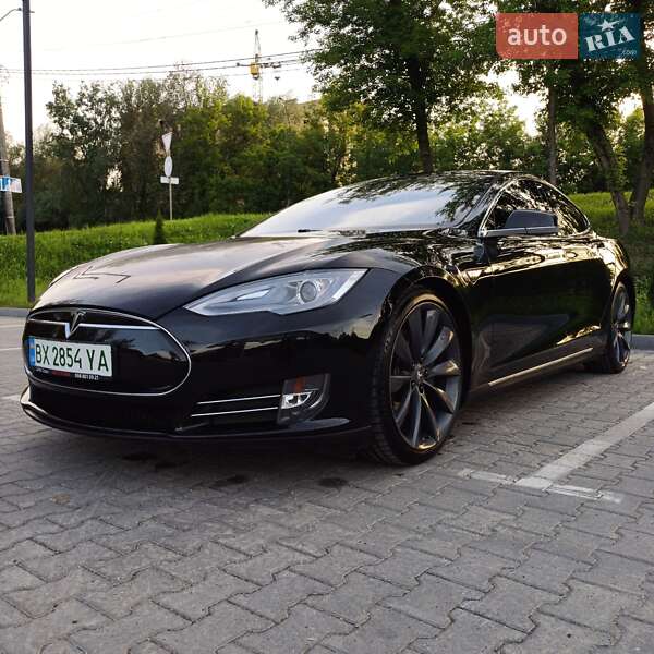 Лифтбек Tesla Model S 2013 в 