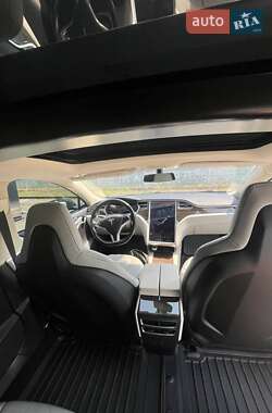 Лифтбек Tesla Model S 2014 в 